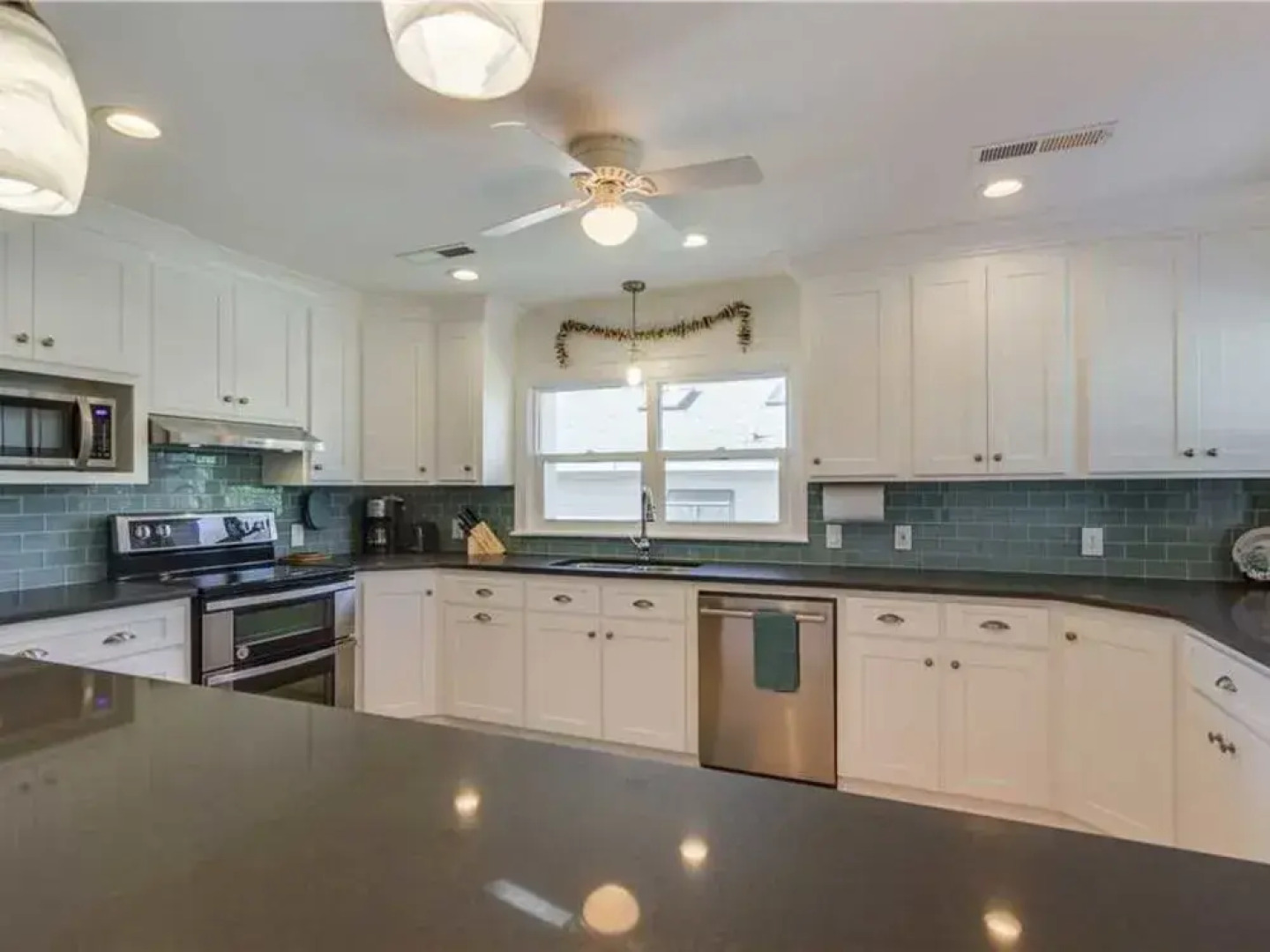 Ocean Boulevard 511 by RedAwning