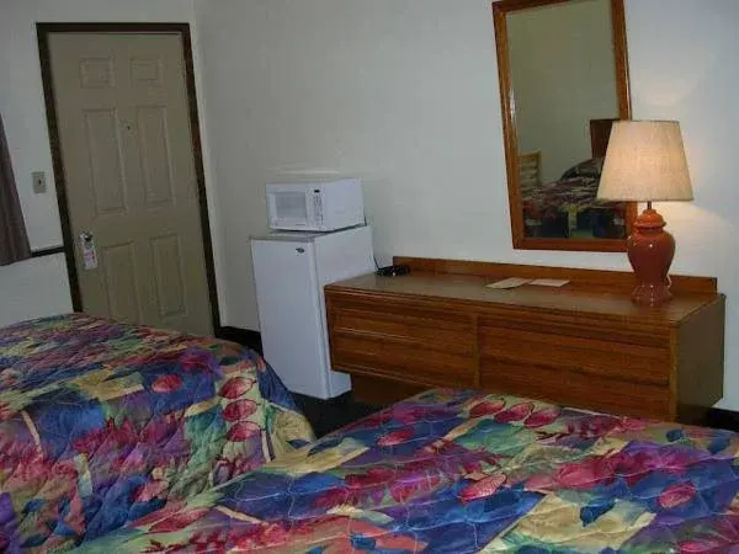 D-Lux Budget Inn