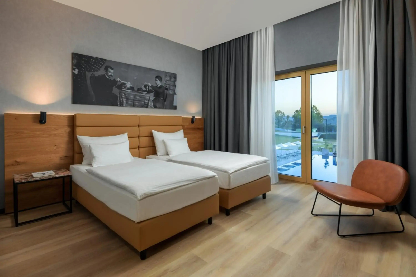 mk | hotel tirana