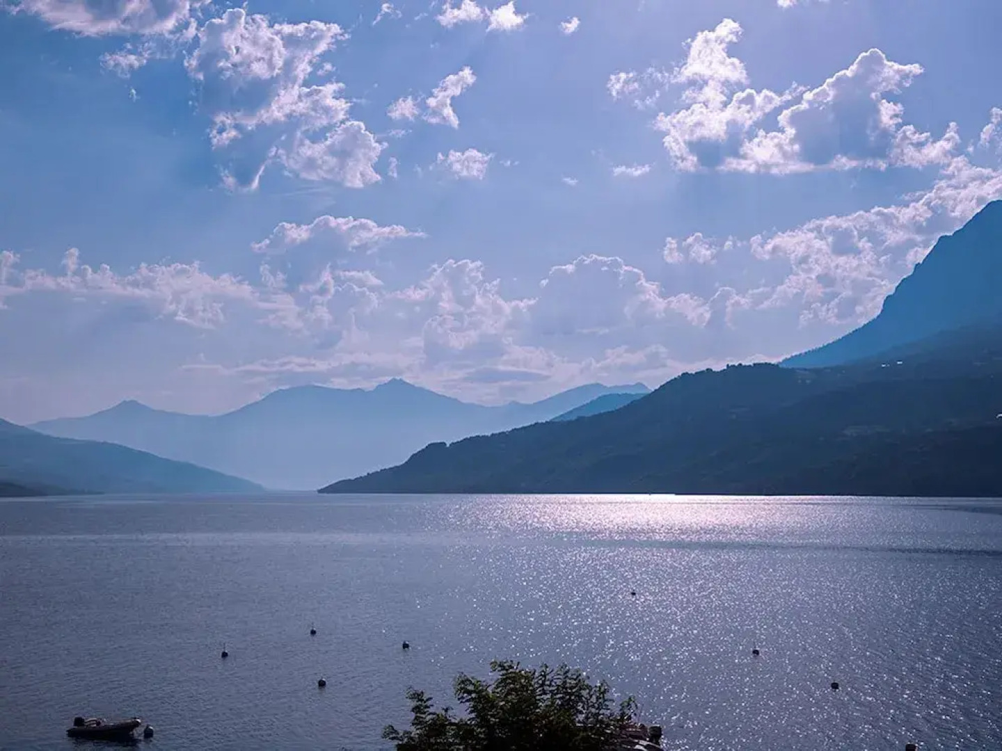 Luxury Apartment With a View of the Mountain Lake of Chorges