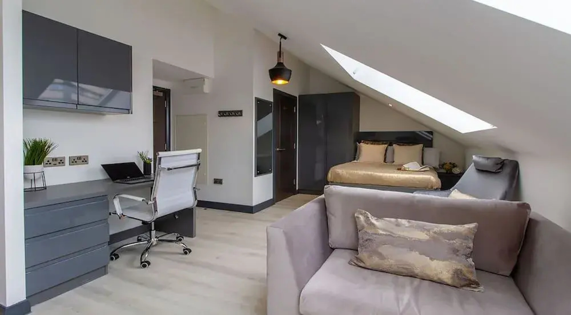 The Residence Coventry by Paymán Club