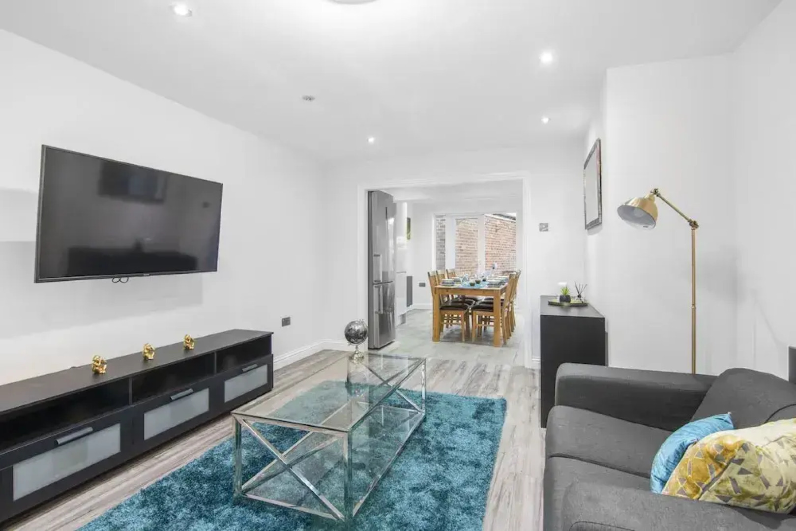 3 Bed House - Sleeps 5 - Garden - Parking