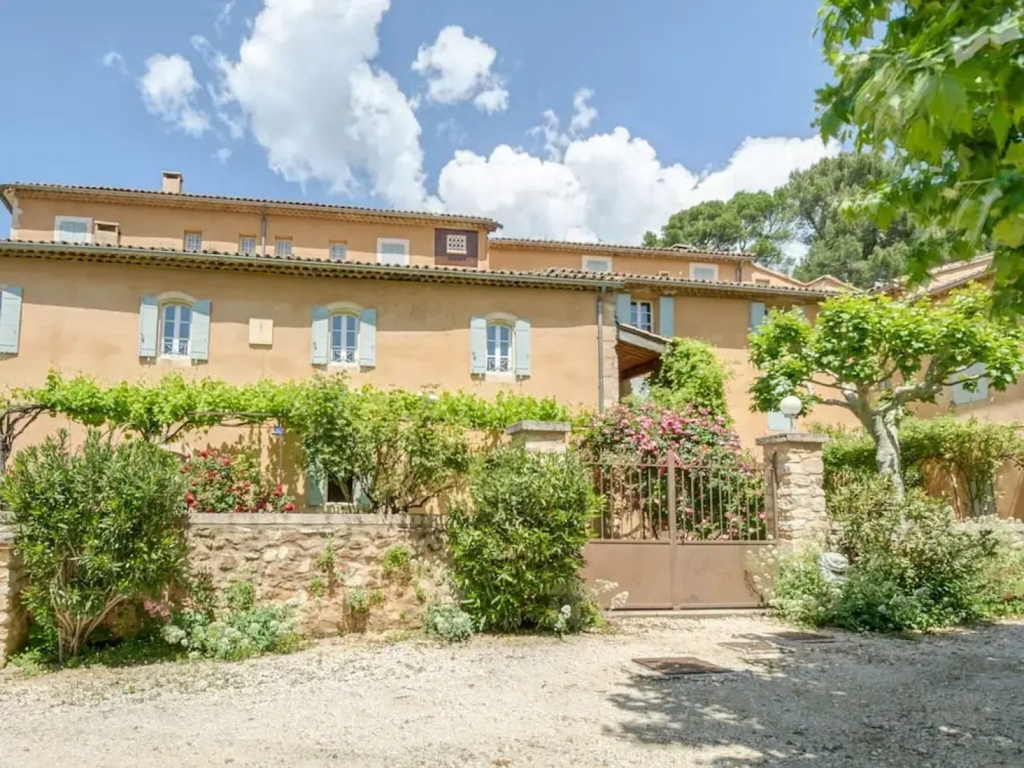 Secluded Holiday Home in Rustrel With Swimming Pool