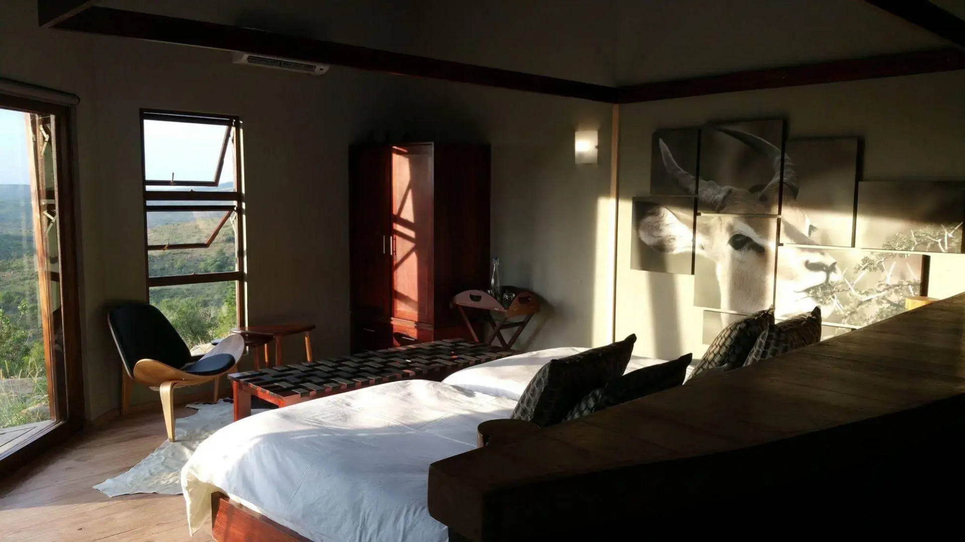 Rhino Ridge Safari Lodge