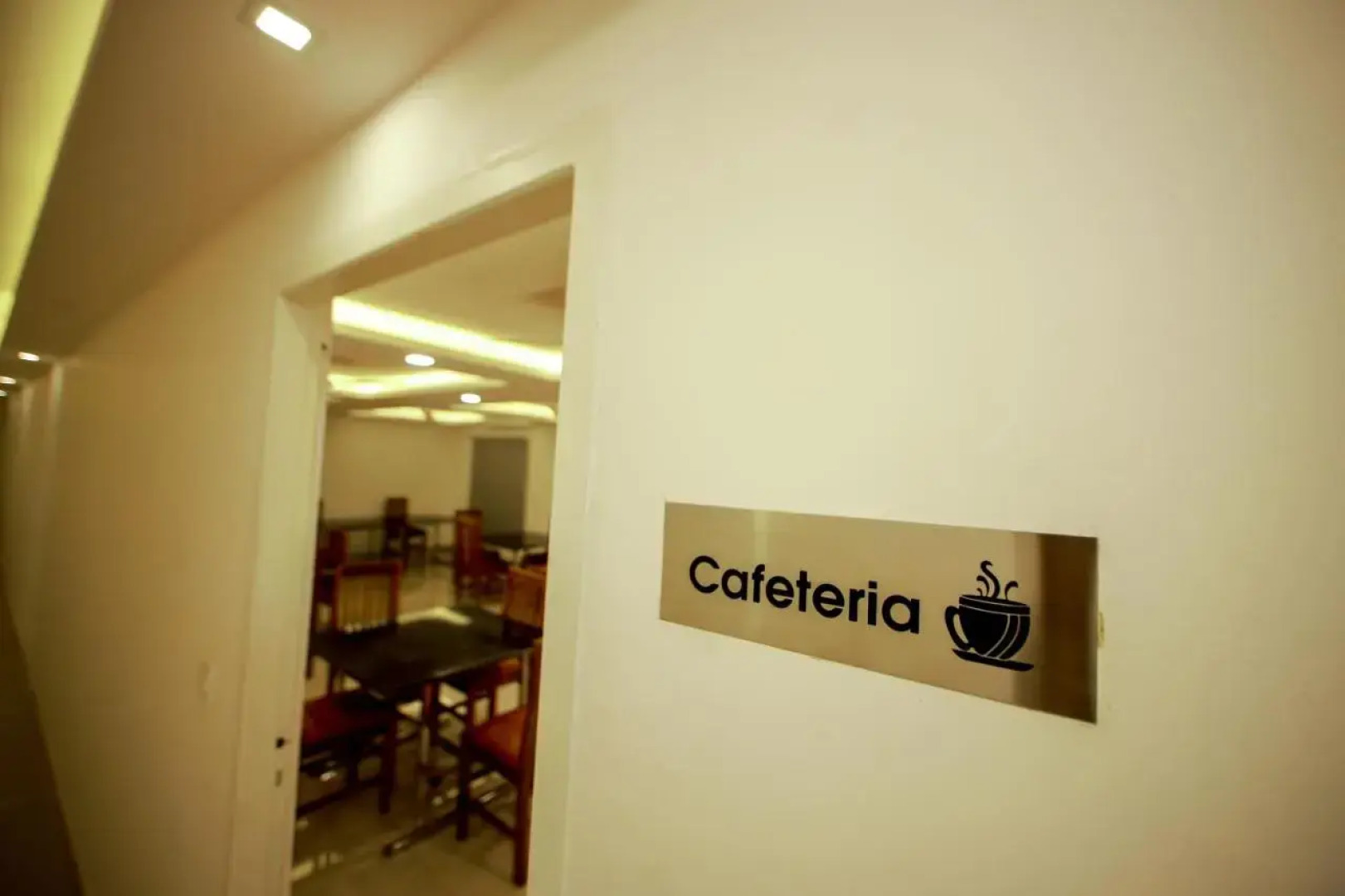 Airport Avenue Plaza