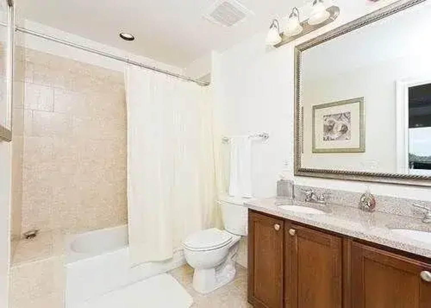 Yacht Harbor 470 4th floor 3 bedrooms condo by RedAwning