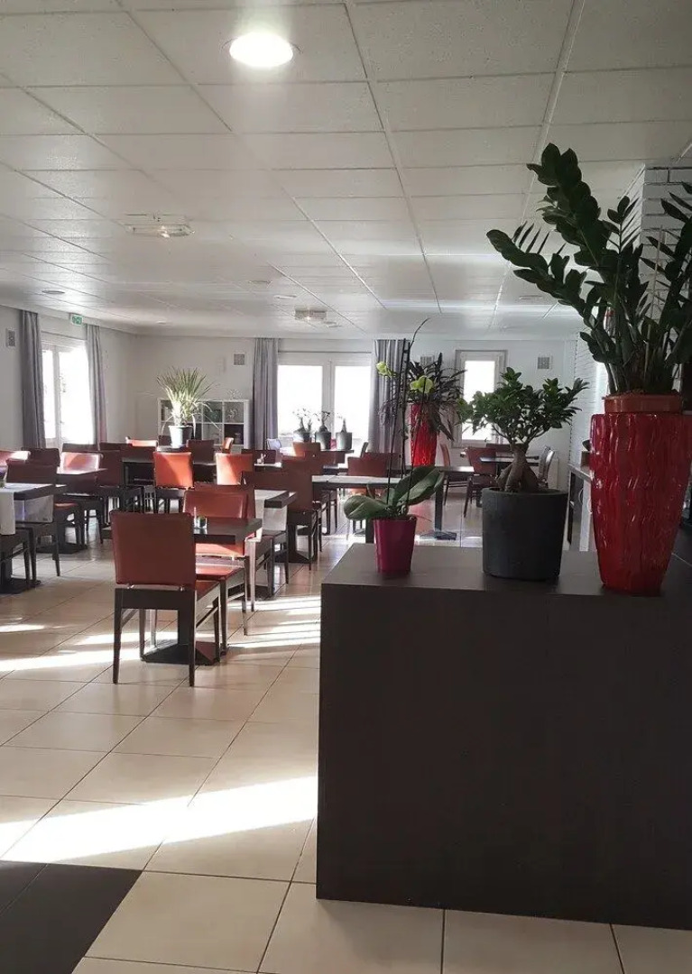 Doubs Hotel - Hostel