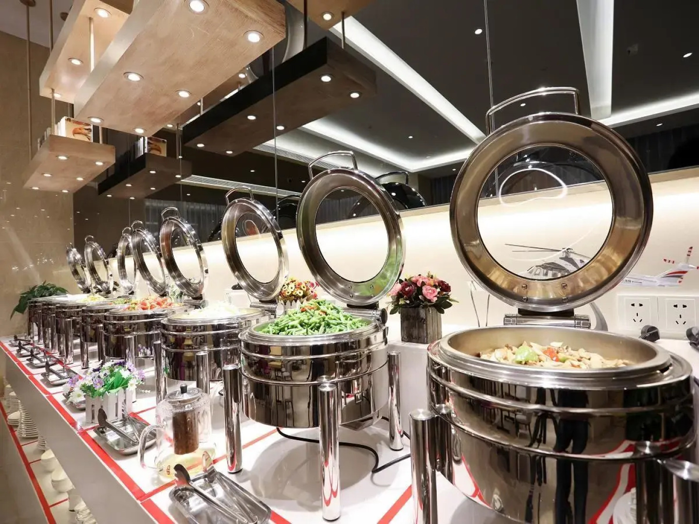 Lavande Hotels· Kuitun Center Park