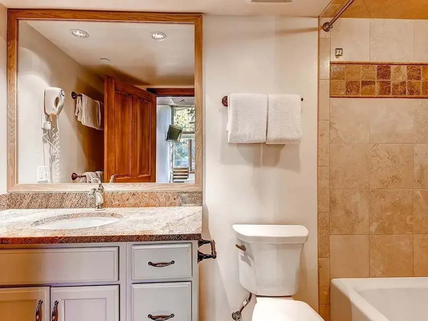 Aspenwood L17 - 2 Bedrooms Condo