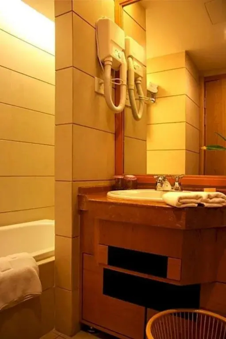 Maxcourt Hotel