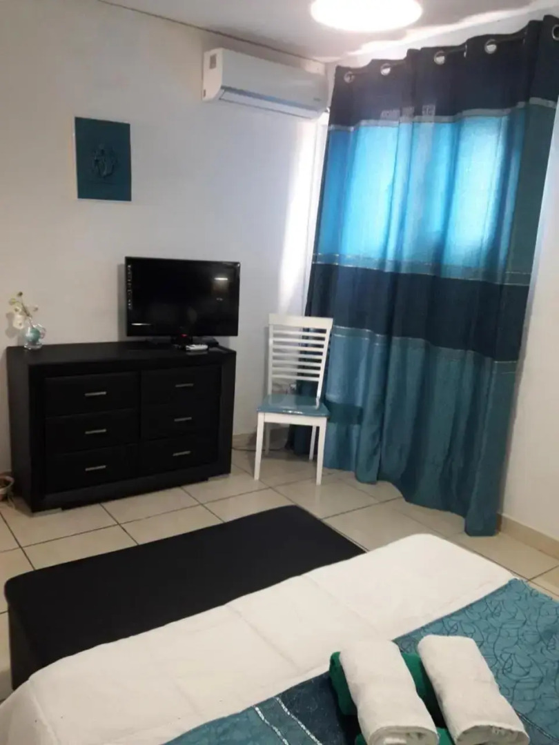 Coquet F2 Climatise Avec Piscine Au Lamentin