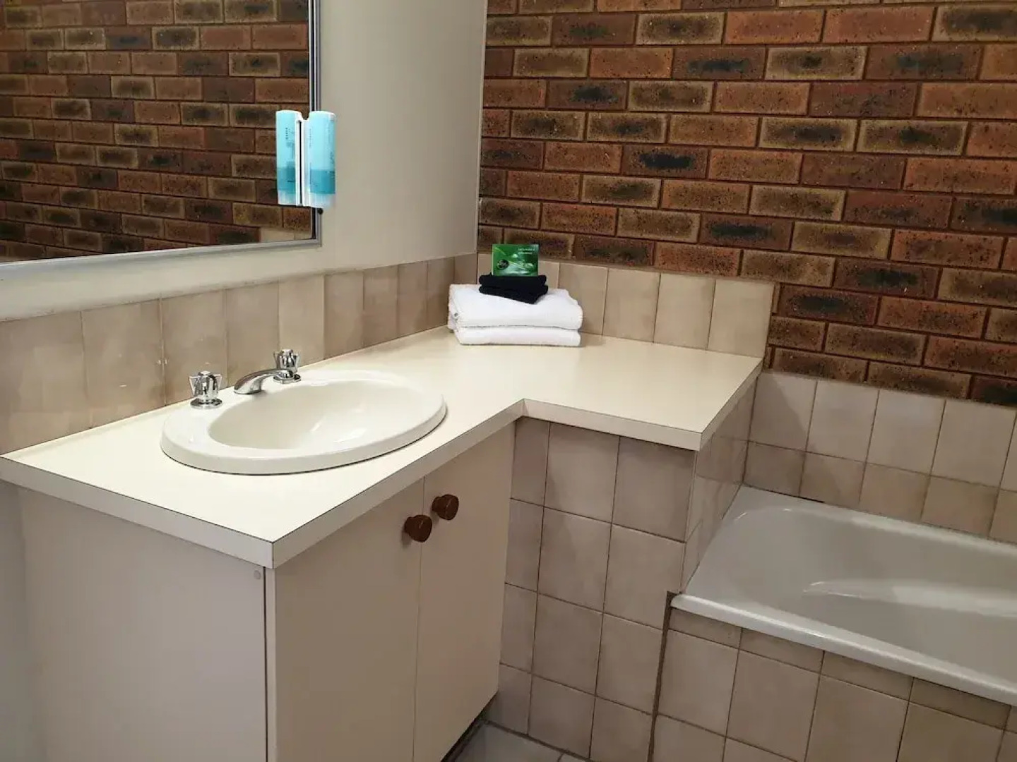 Finley Palm Motor Inn