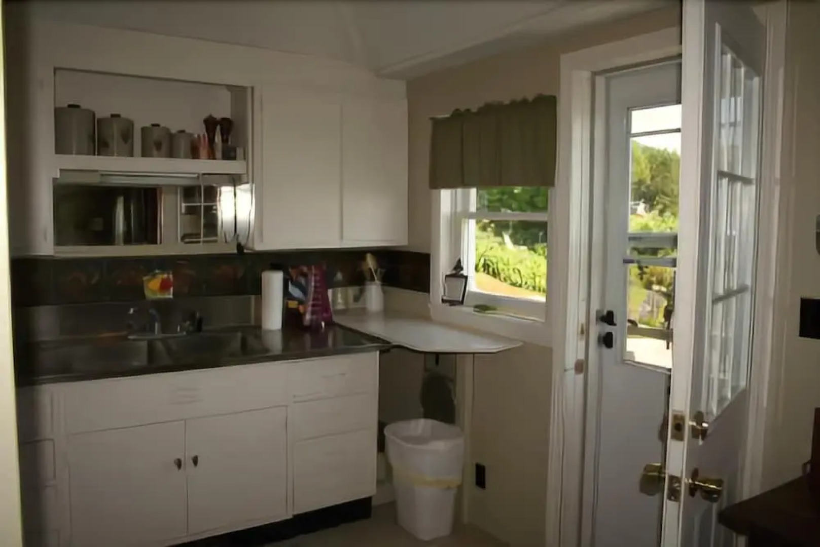 Harborside Cottage - One Bedroom Home