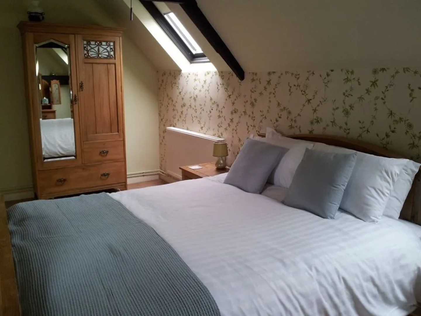 The Three Horseshoes