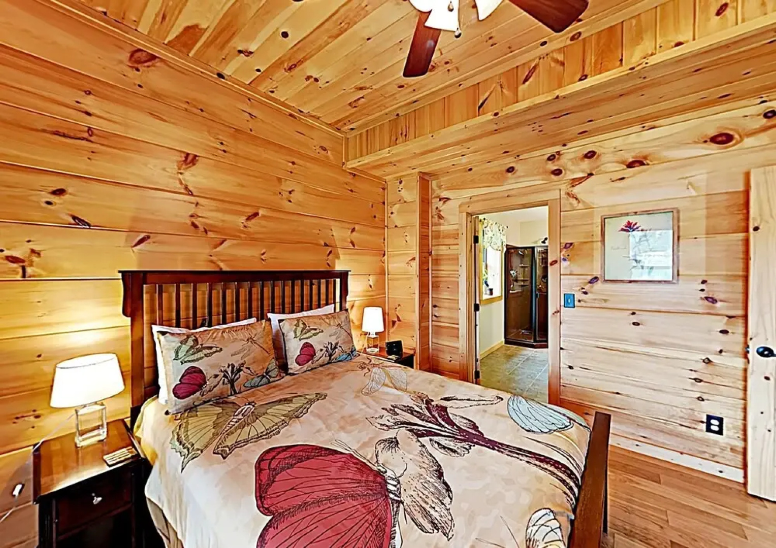 New Listing! Lakefront Log W/ Large Balcony 3 Bedroom Home