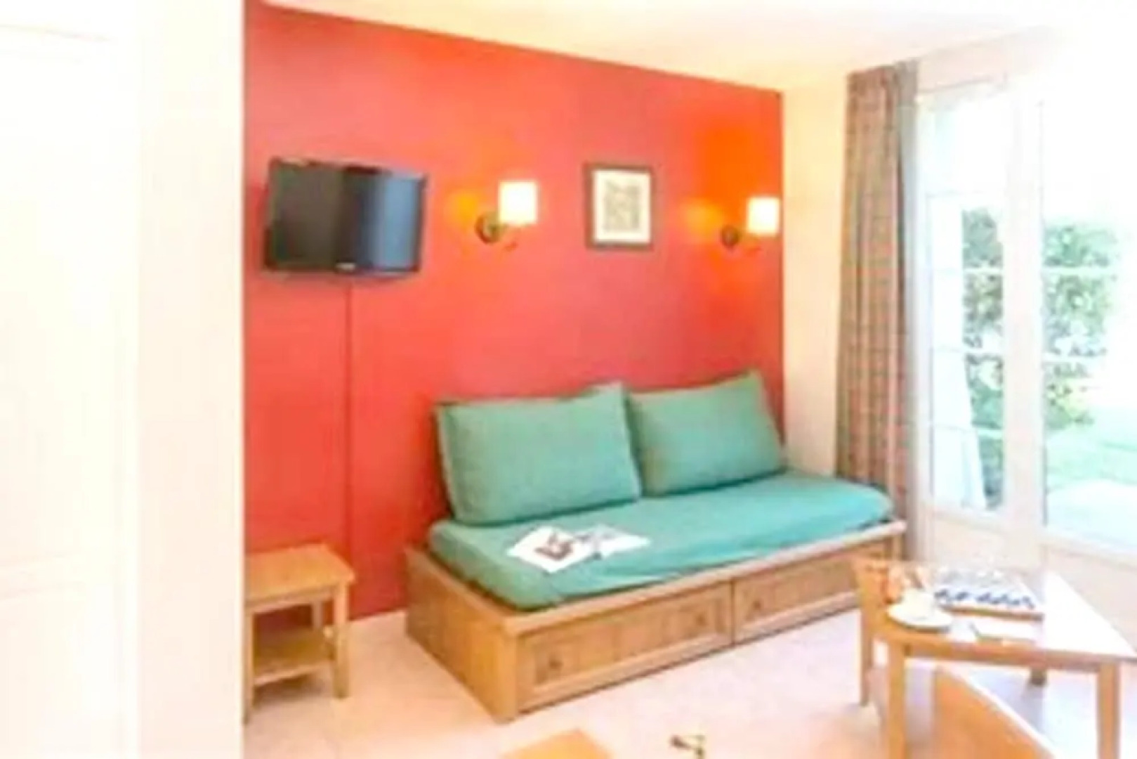 Apartment With 2 Bedrooms in Monflanquin, With Wonderful Lake View, Shared Pool, Furnished Garden