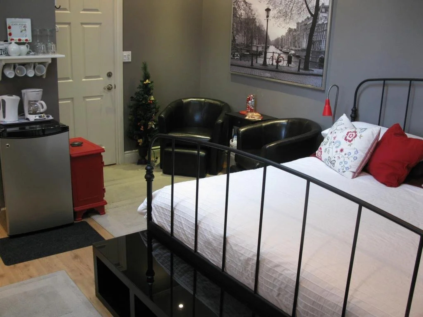 Cedar Suite Bed and Breakfast by Elevate Rooms