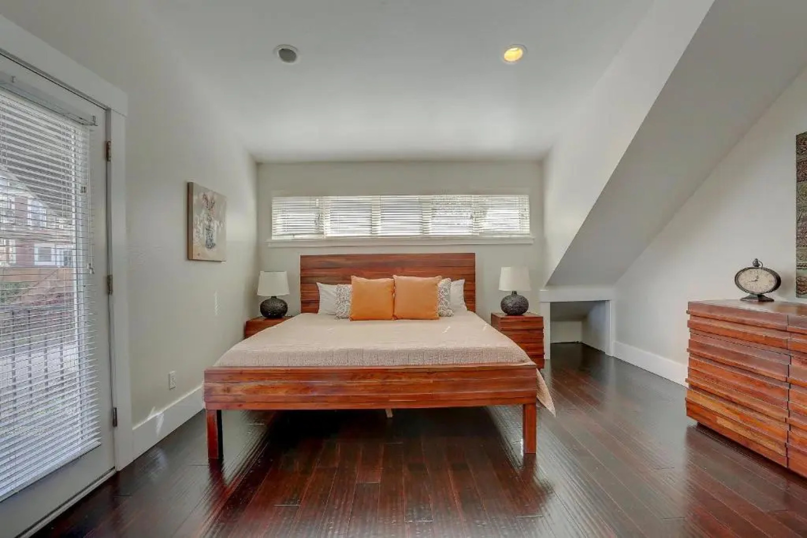 Surfsup!   *30 Day Minimum 3 Bedroom Home by RedAwning