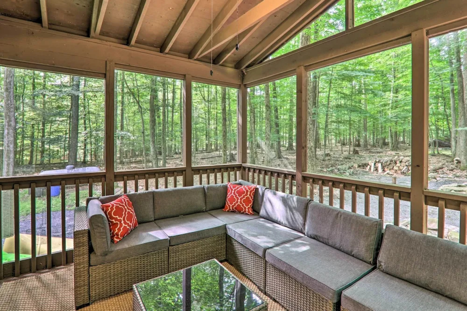 Sunroom, Fire Pit + Sauna: Lake Locust Village Gem
