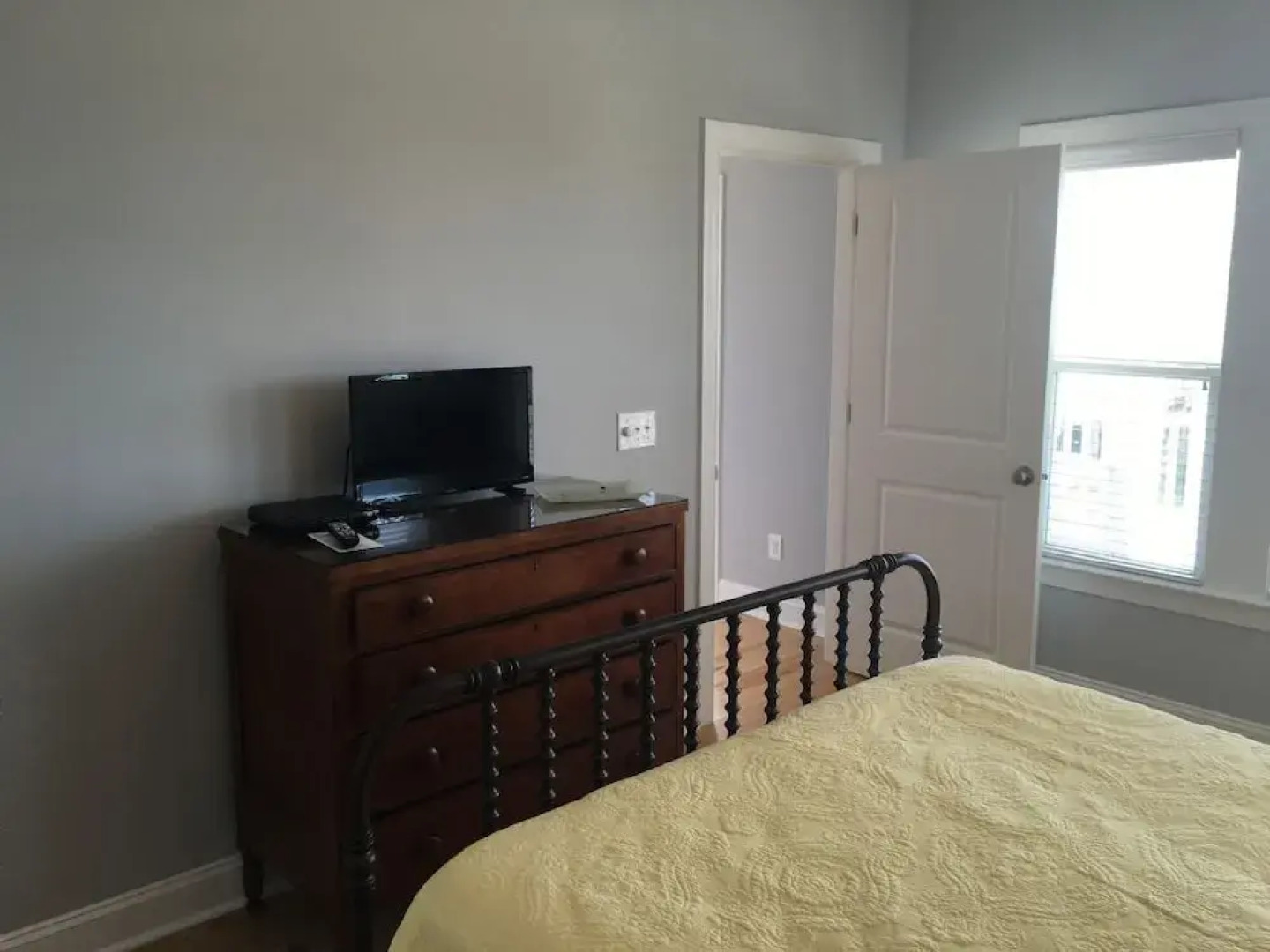 Best Day Ever 4 Bedroom Home by RedAwning