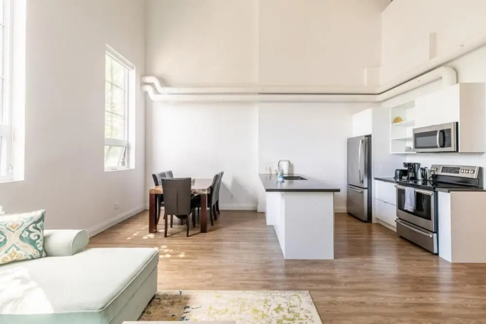 Spacious 2Br Dundurn Loft Rooftop Terrace Parking Gym