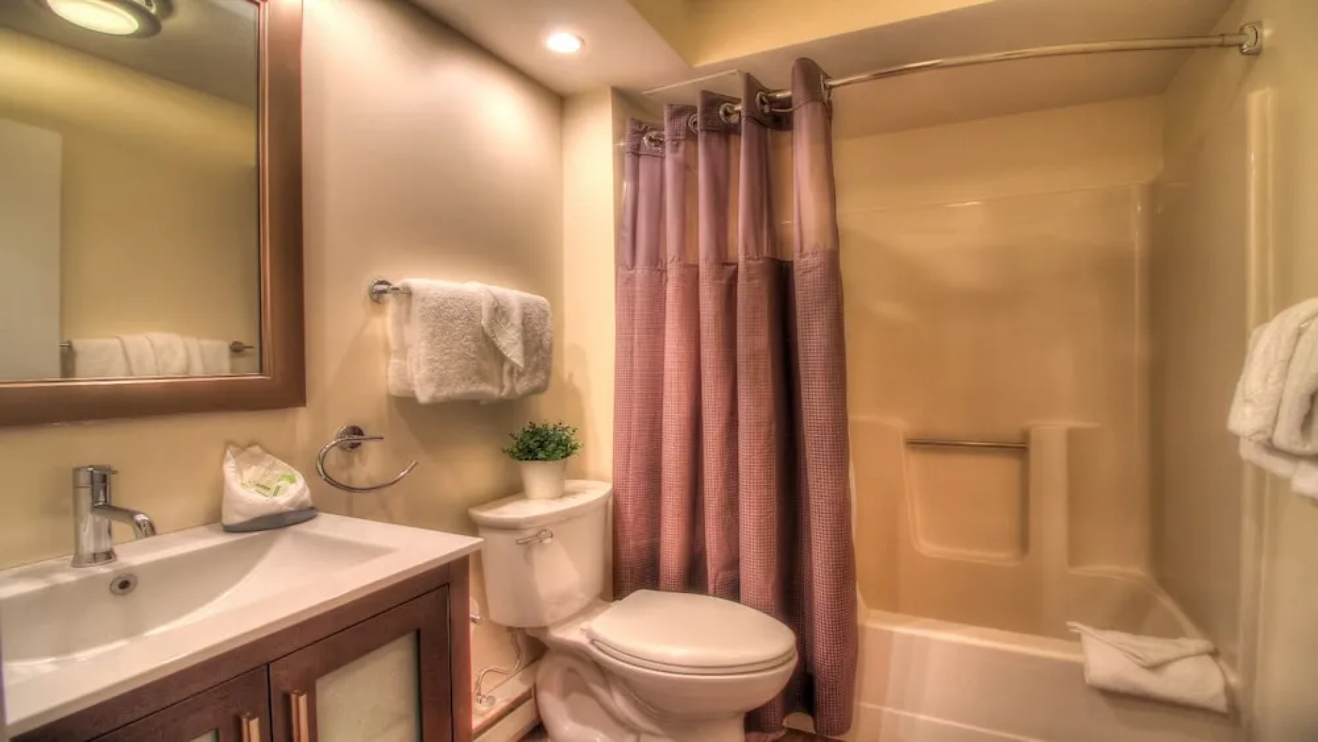 The Grande Suite at Killington: Sleeps 10 Guests, Close to Mountain!