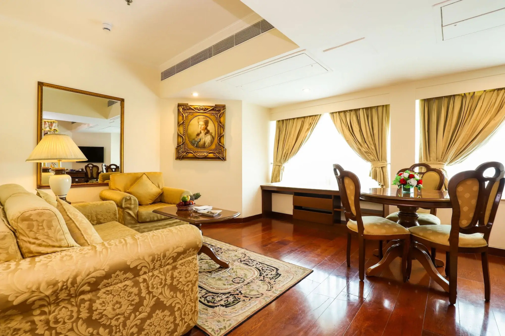 Hotel The Royal Plaza