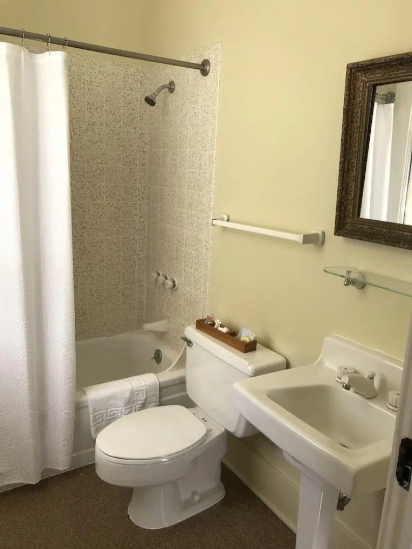 Wolf Creek Inn & Tavern