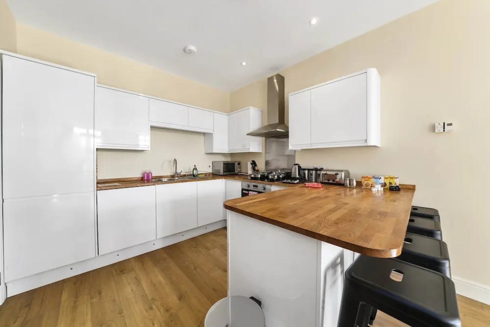 Luxury 2 Bedroom Apartments with Parking