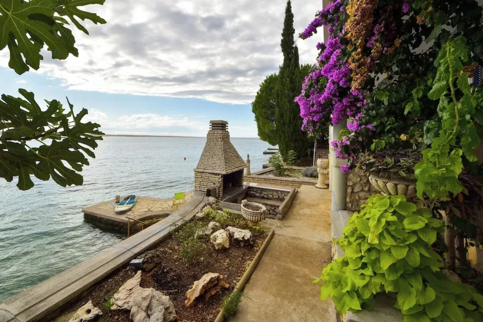 Holiday Home Seafront Escape