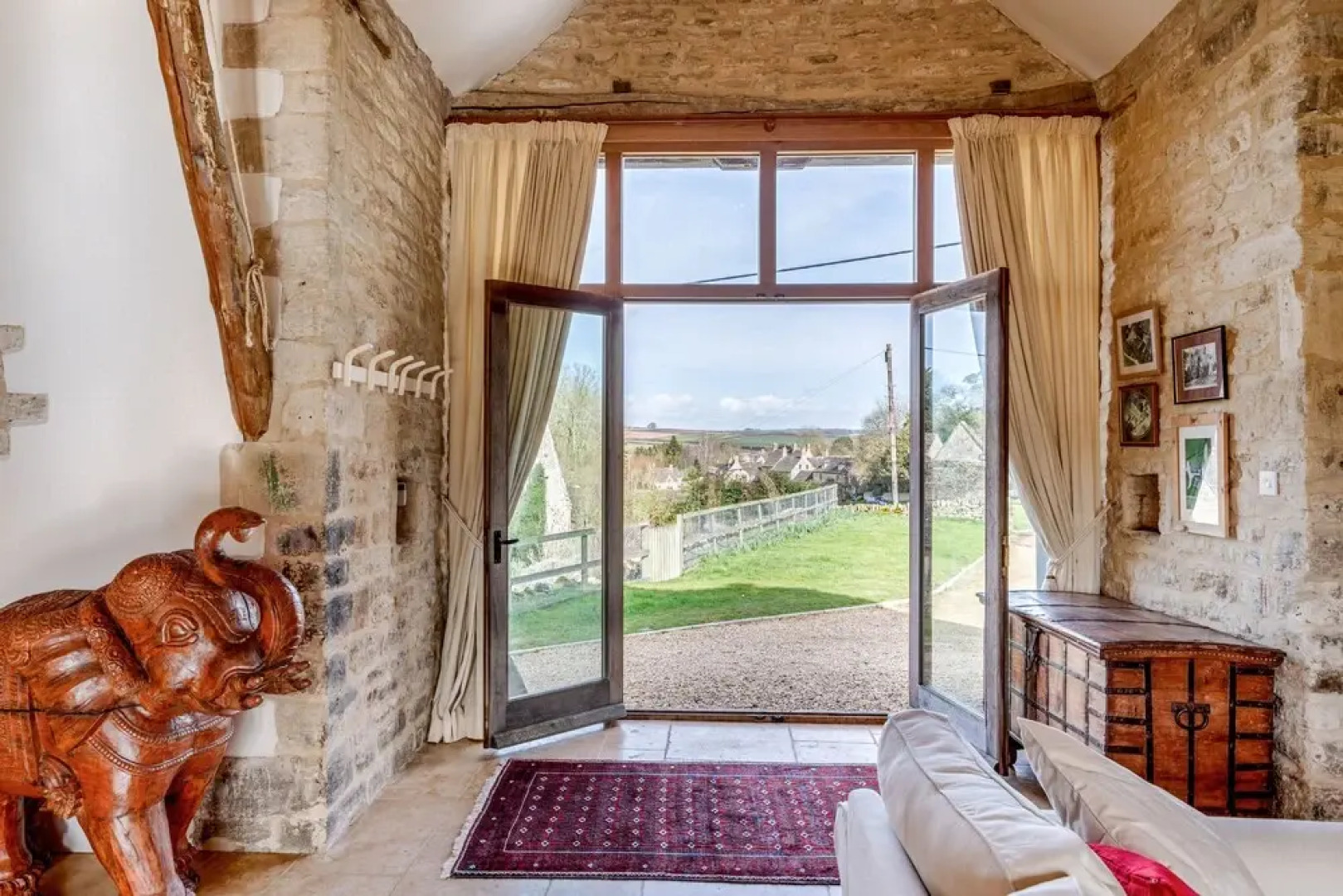 Classical Cotswolds Barn Conversion by Nature Rese