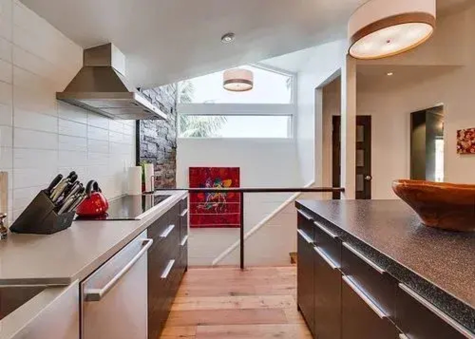 Newly Remodeled Beach 2 Br Condo by RedAwning