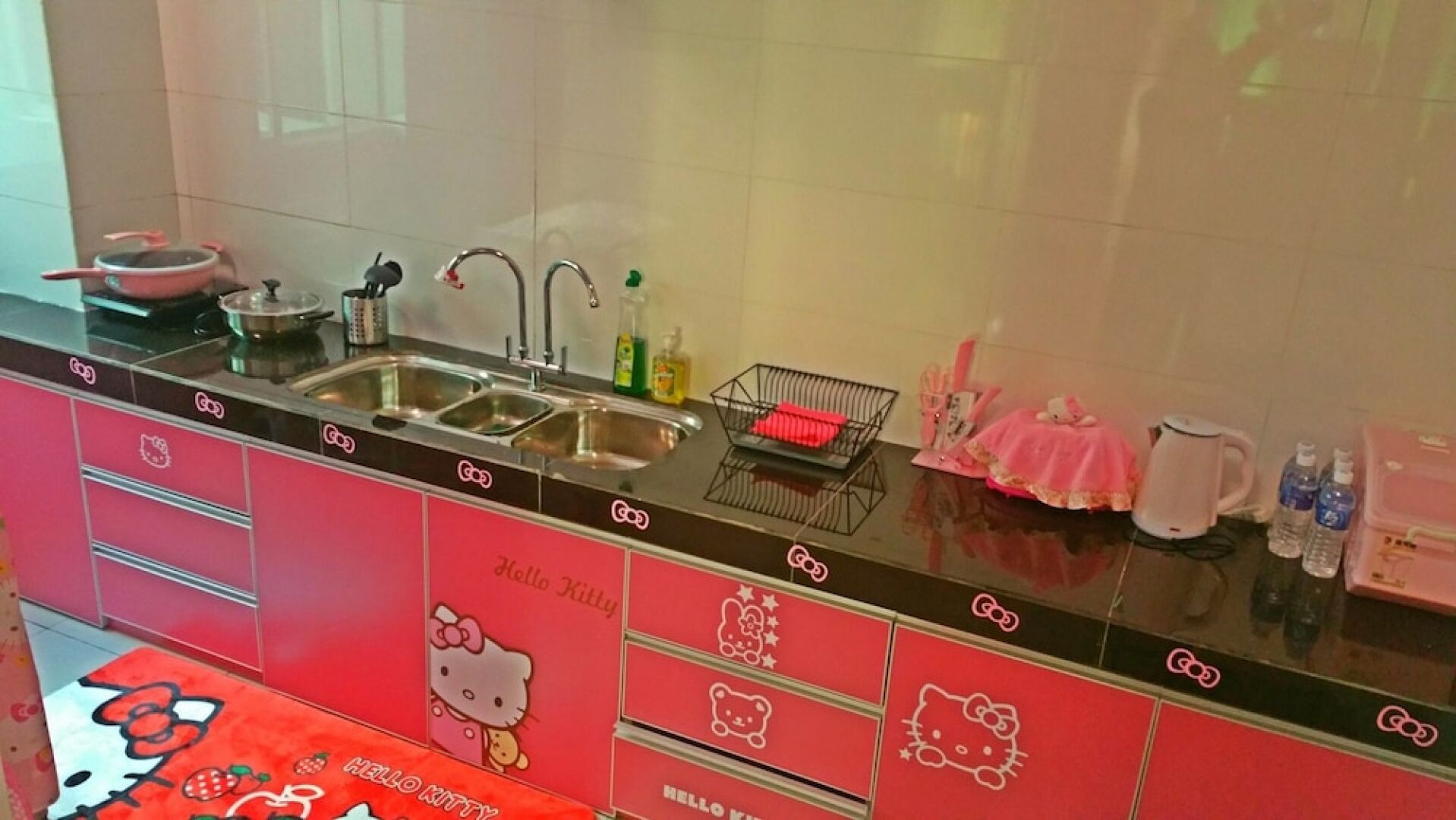 Hello Kitty Signature Suite