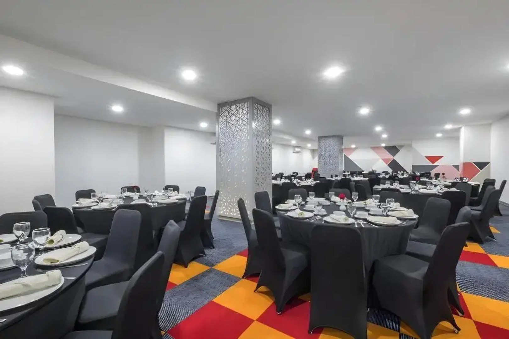 FOX Lite Royal Bay Makassar