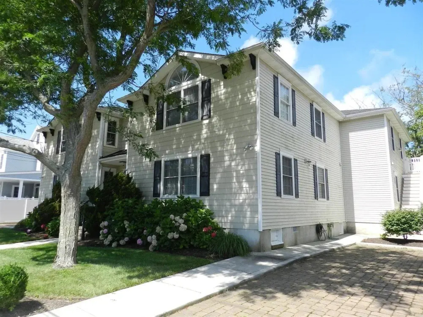 Cm911 Columbia Avenue-2