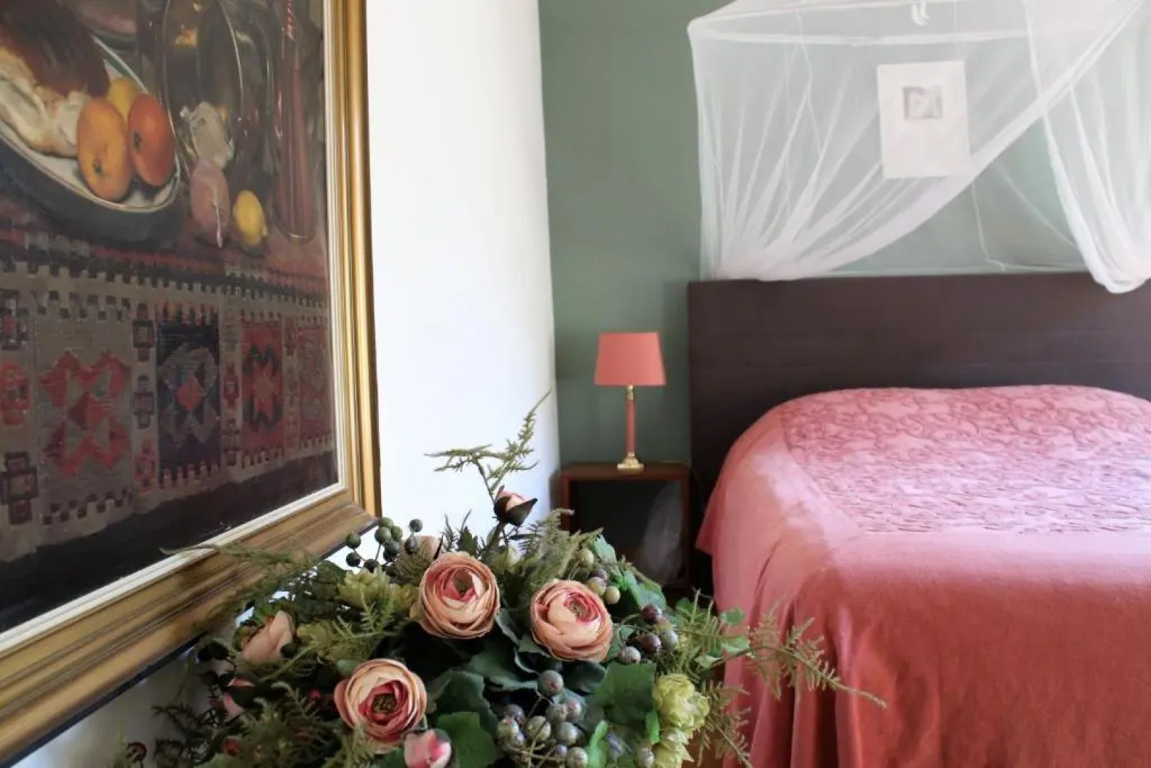 Apple Tree Cottage - discover this charming canal home in our idyllic garden