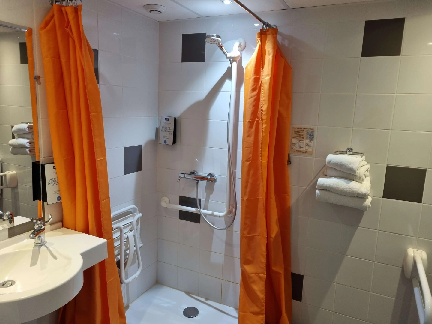 Kyriad Angoulême Nord Champniers - Hôtel & Résidence