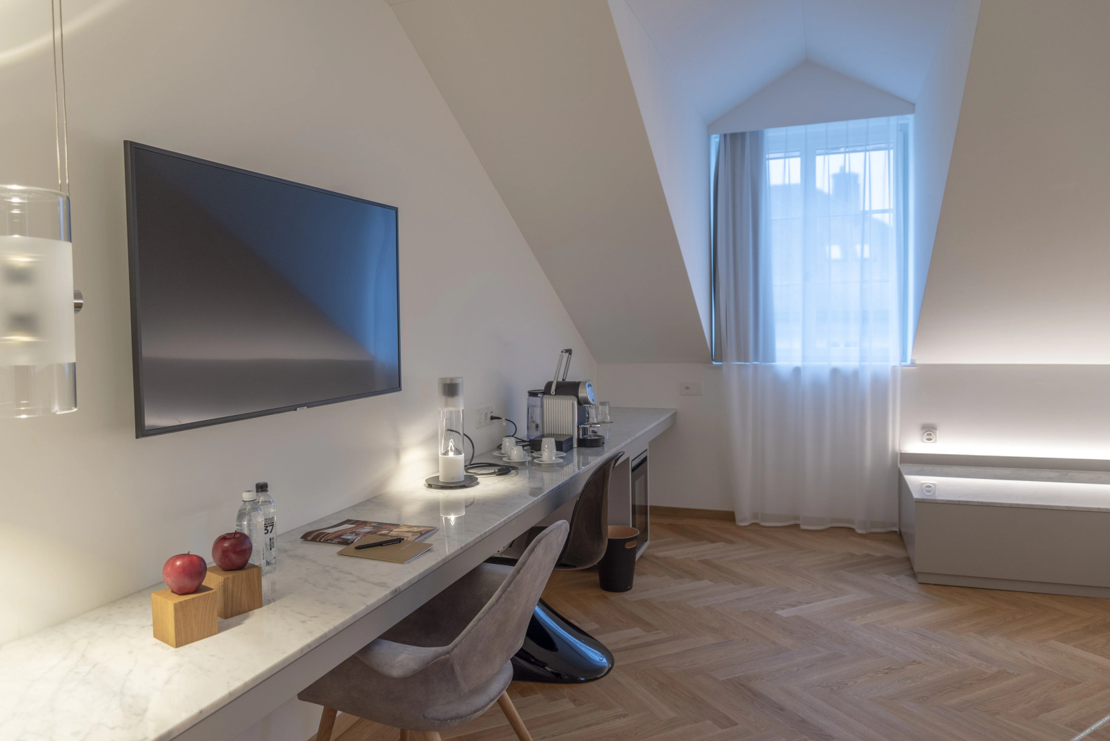 Отель Caspar Swiss Quality