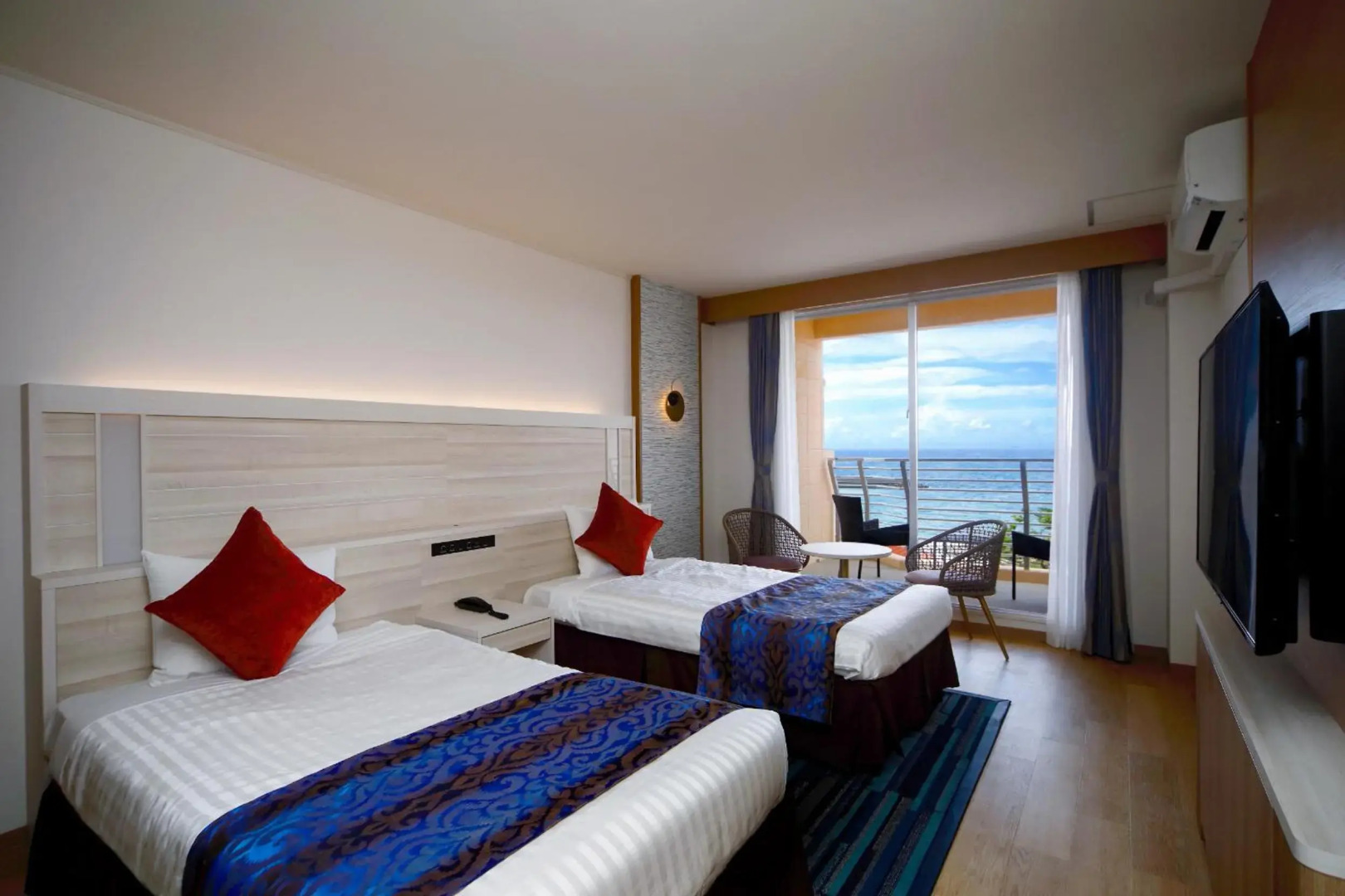 Hotel Breezebay Marina