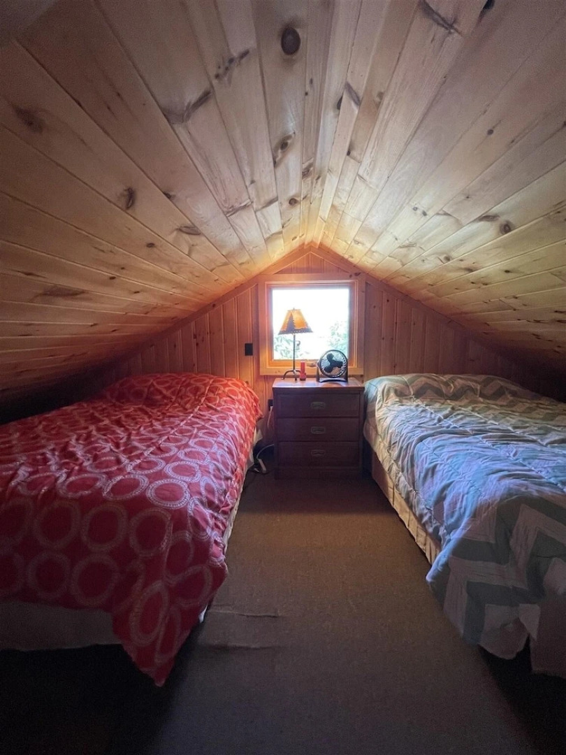 Moosey On Inn Limit 8 2 Bedroom Cottage by RedAwning