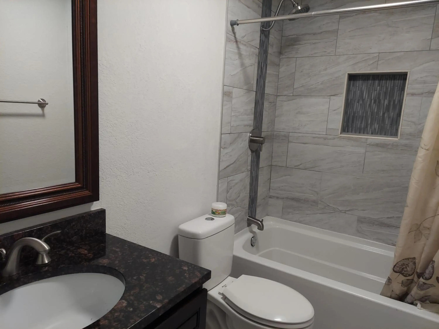 Nice house between two beaches.