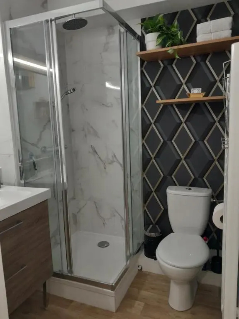 Joli 2 pièces sur le port avec piscine, terrasse, parking