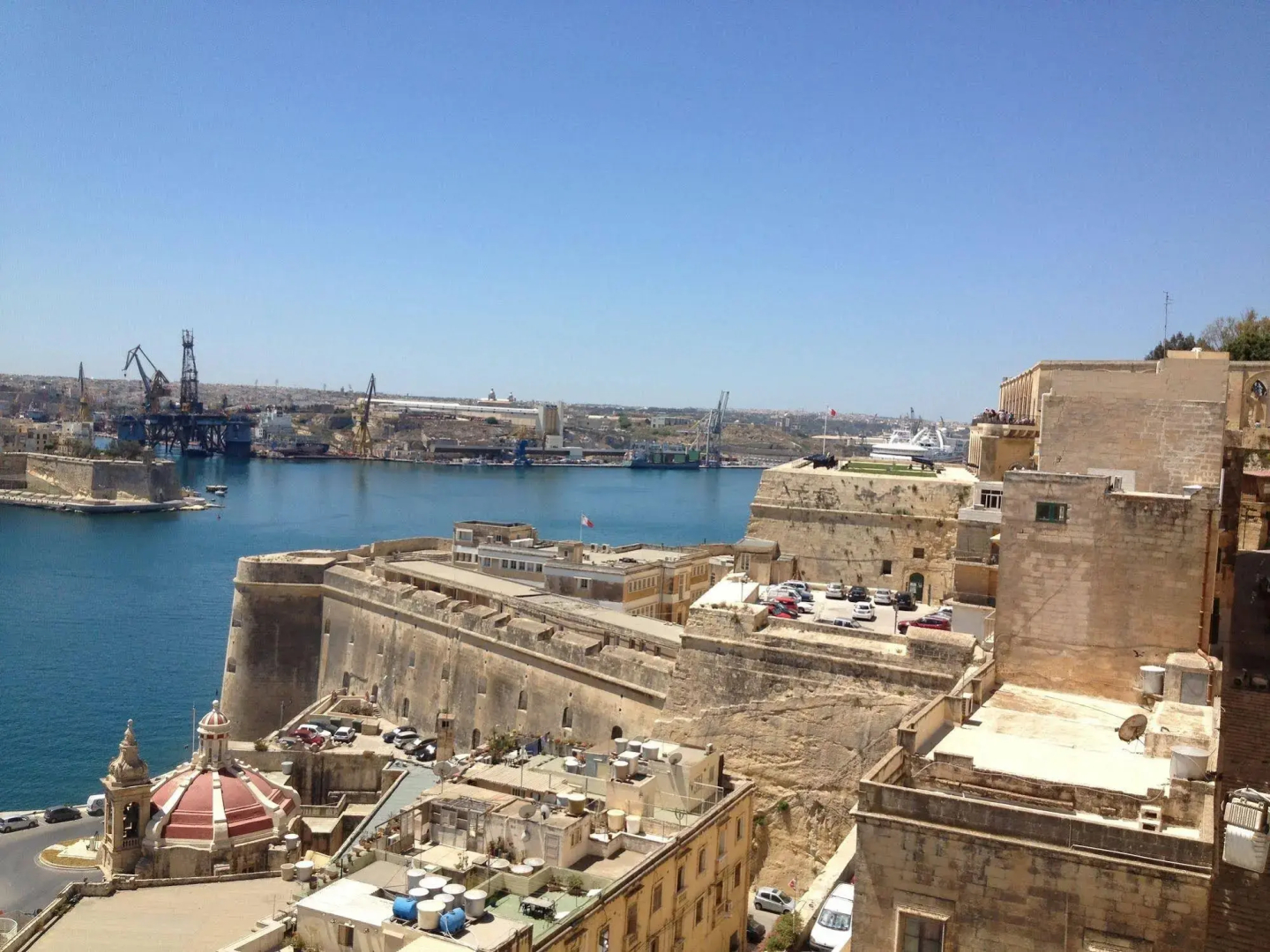 Grand Harbour Hotel