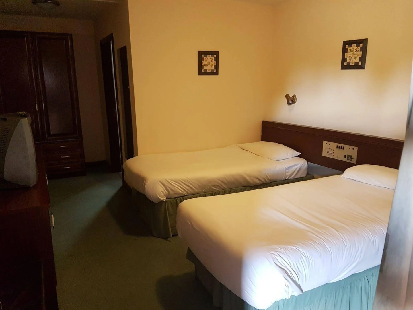 The Plough Motel  Restaurant