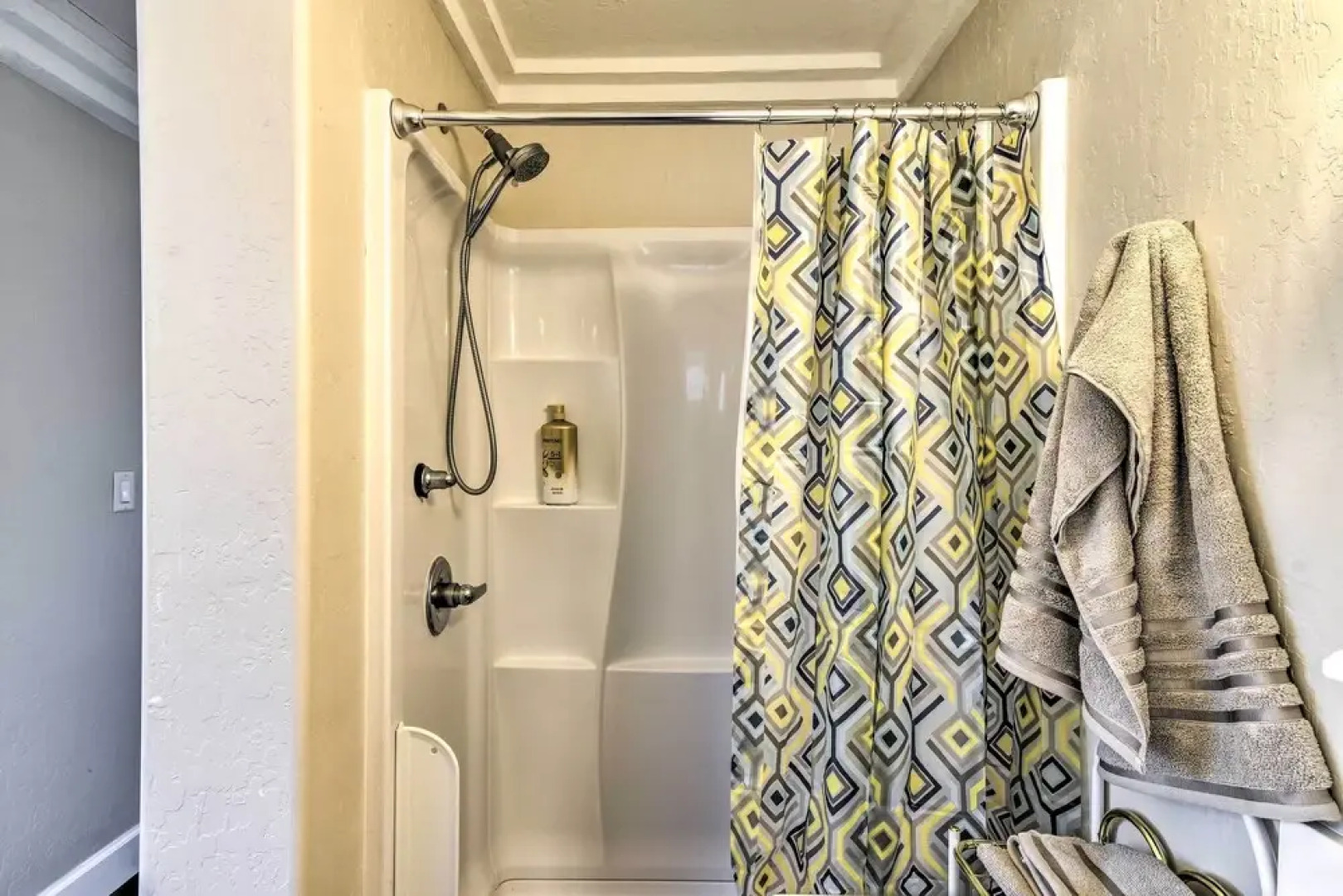 Well-appointed Milwaukie Home: Great Location