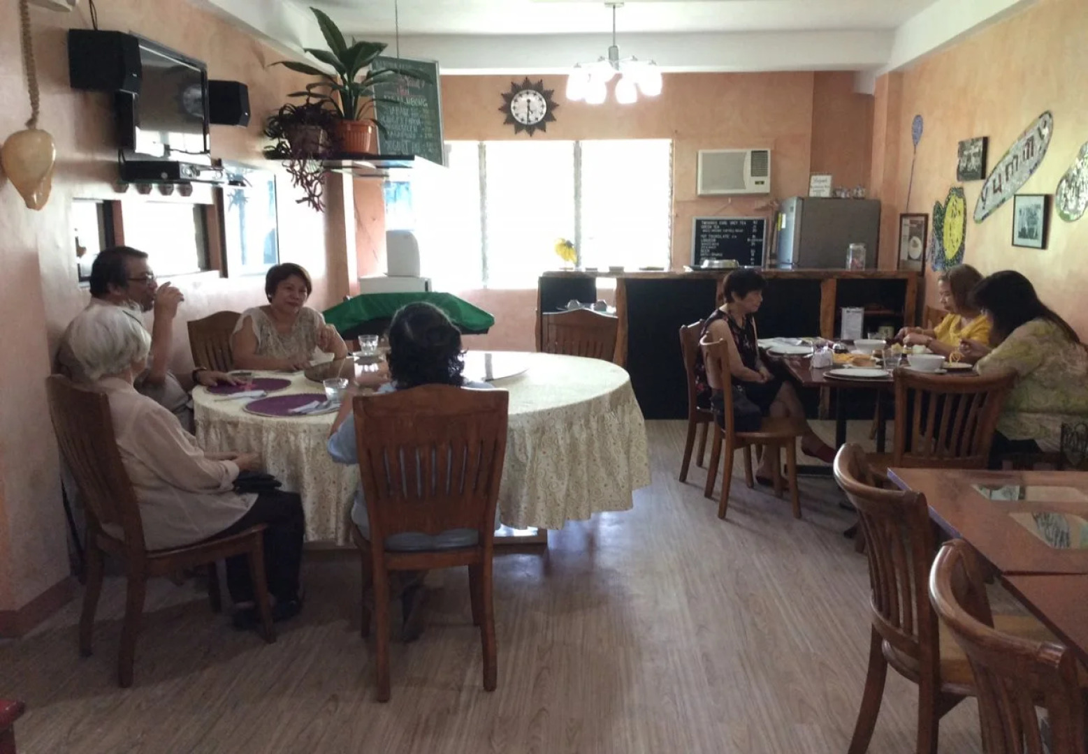 Bahay Ni Tuding Inn & Bistro