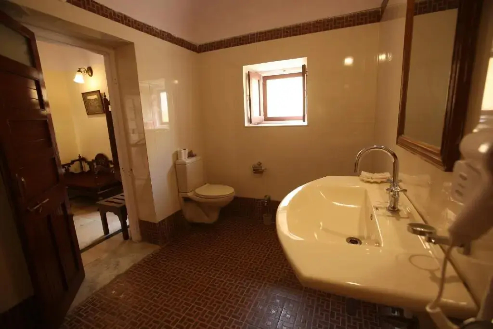Roop Niwas Kothi, Near Mandawa