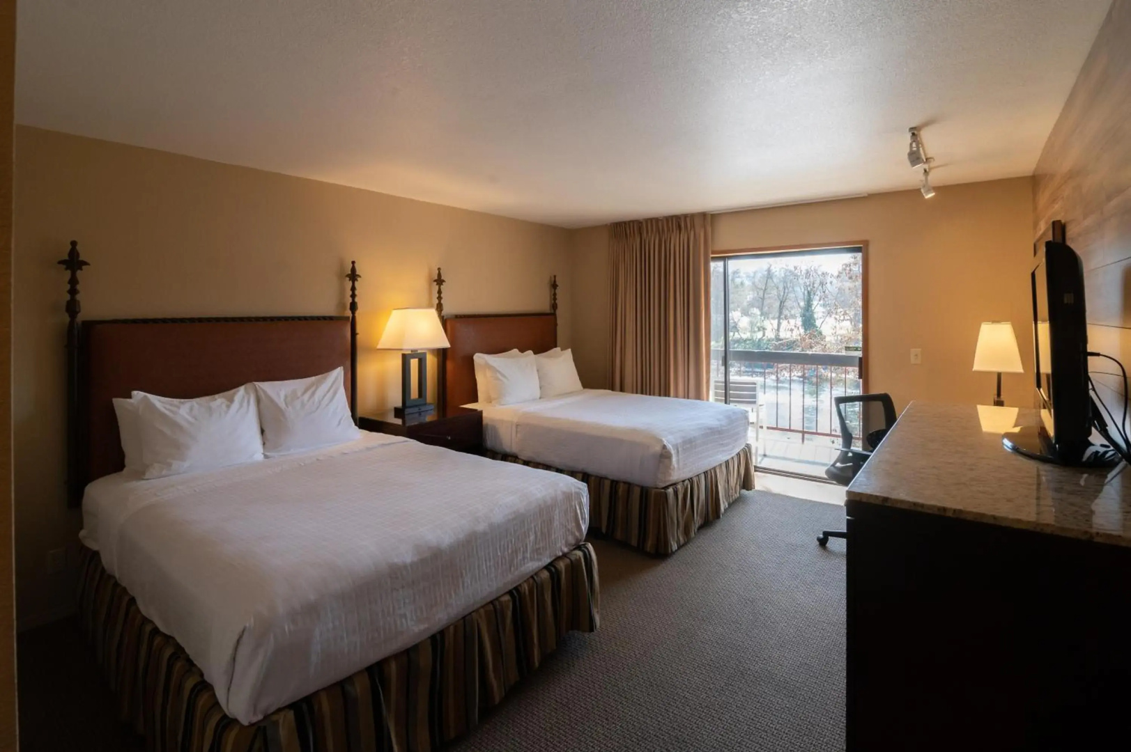 Riverside Inn