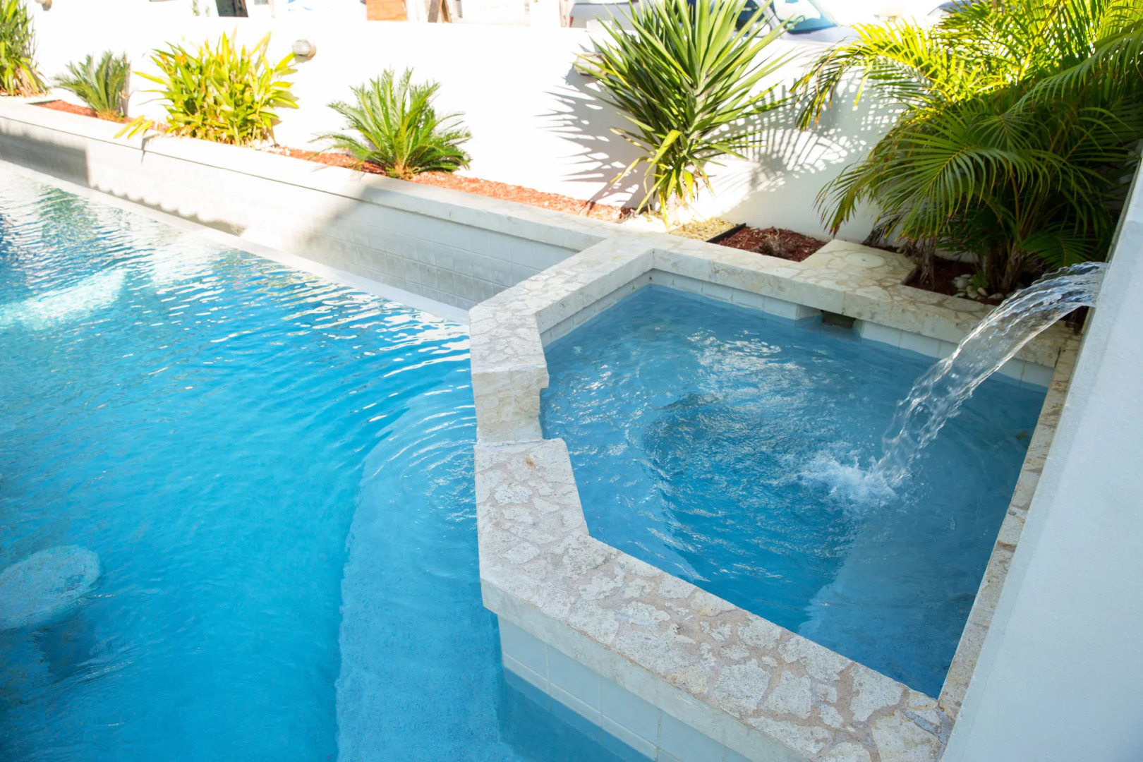 Casa Verde Hotel - Steps to the Beach | Pool, Restaurant & Bar