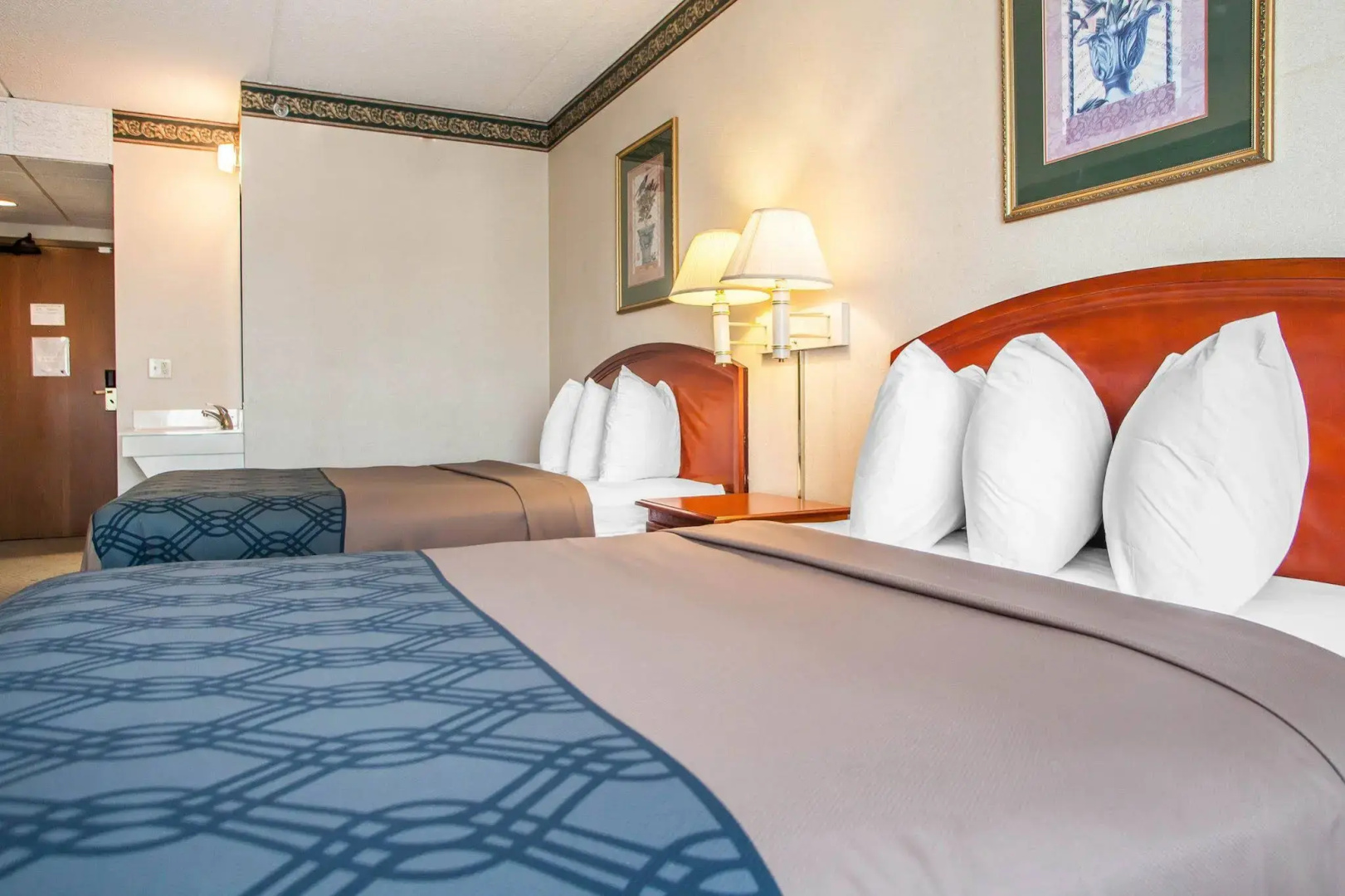 Rodeway Inn & Suites Milwaukee Airport